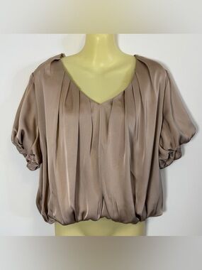Entro Silky Beige Cropped Blouse